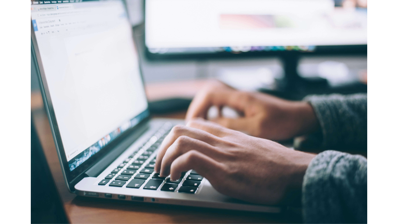 Comparison of manual vs. AI-assisted scriptwriting