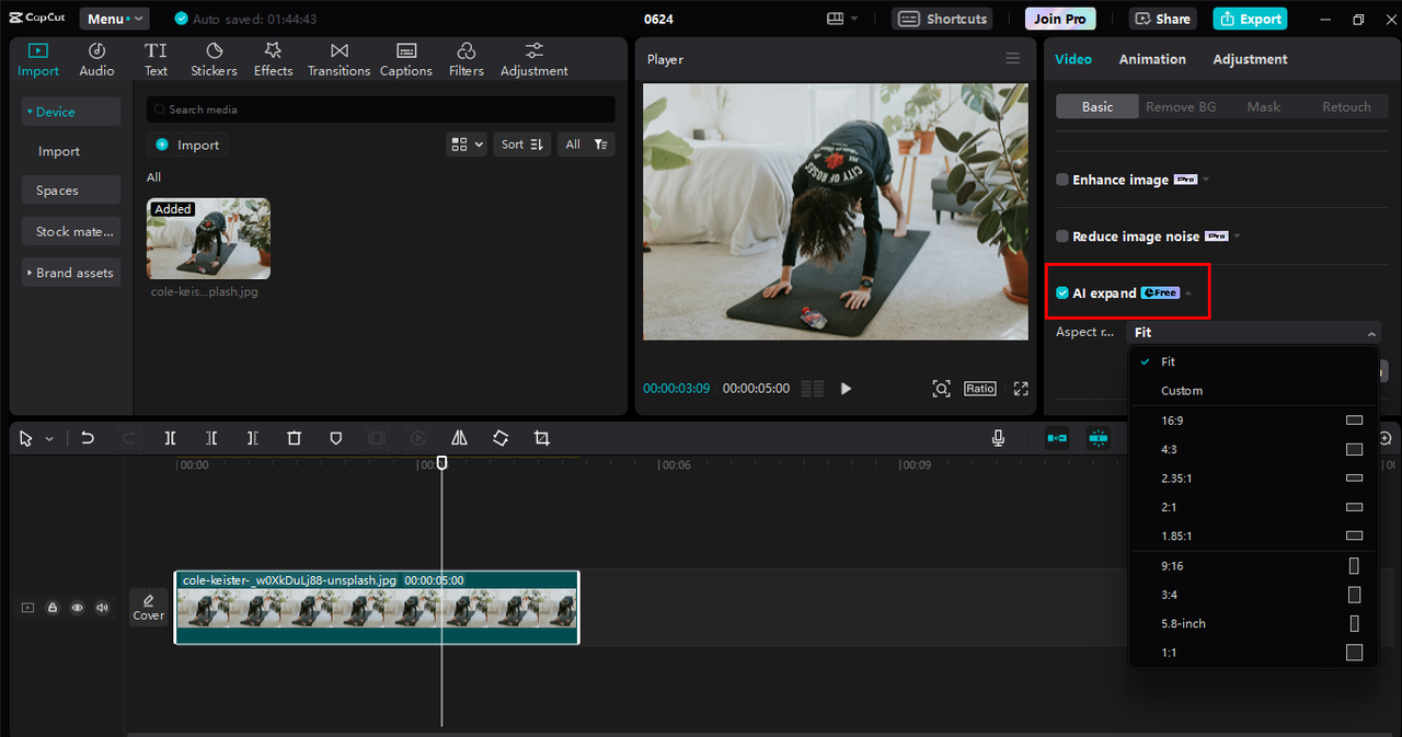 Using AI expands feature to outpaint the image in the CapCut desktop video editor