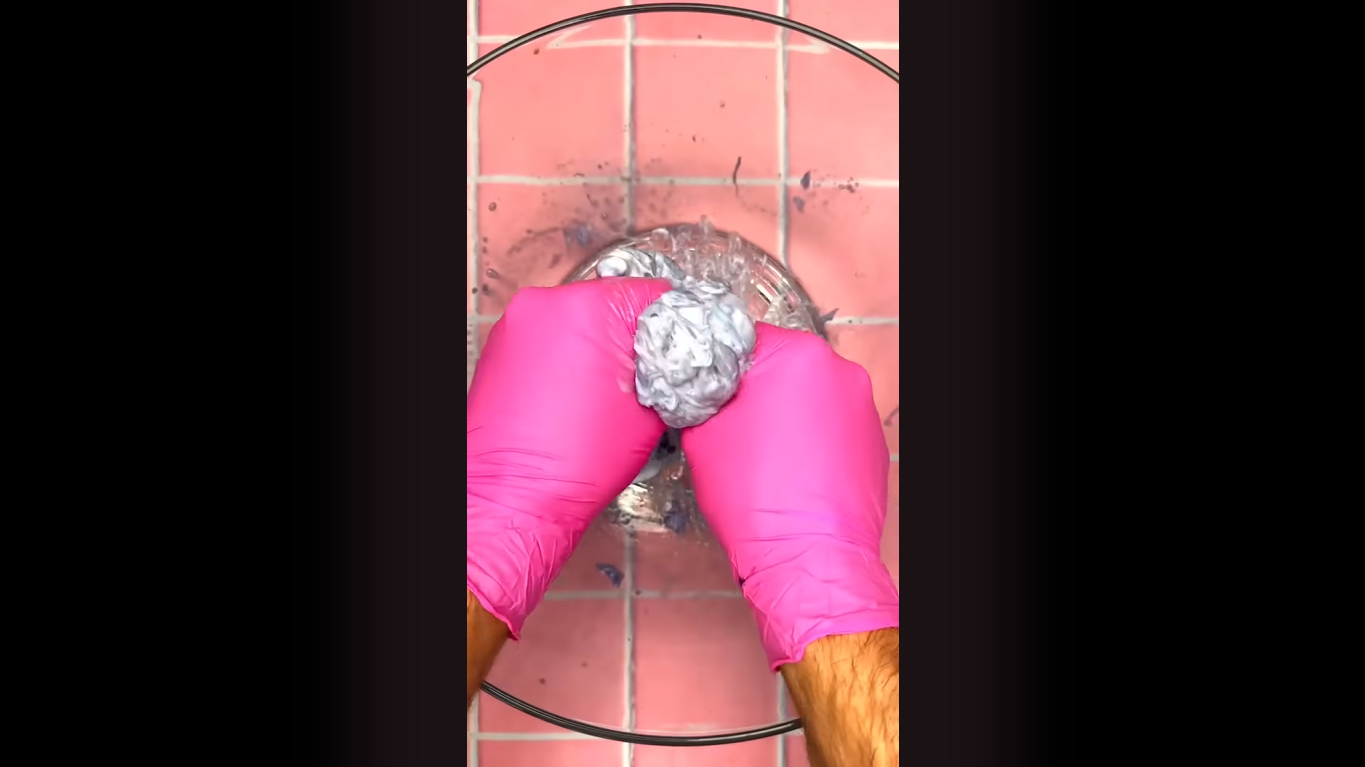 Handmischende Schleim-YouTube-Shorts