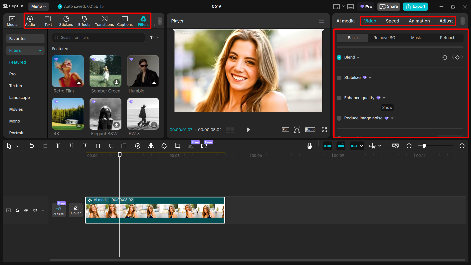 Montage de la vidéo dans l' CapCut éditeur vidéo de bureau