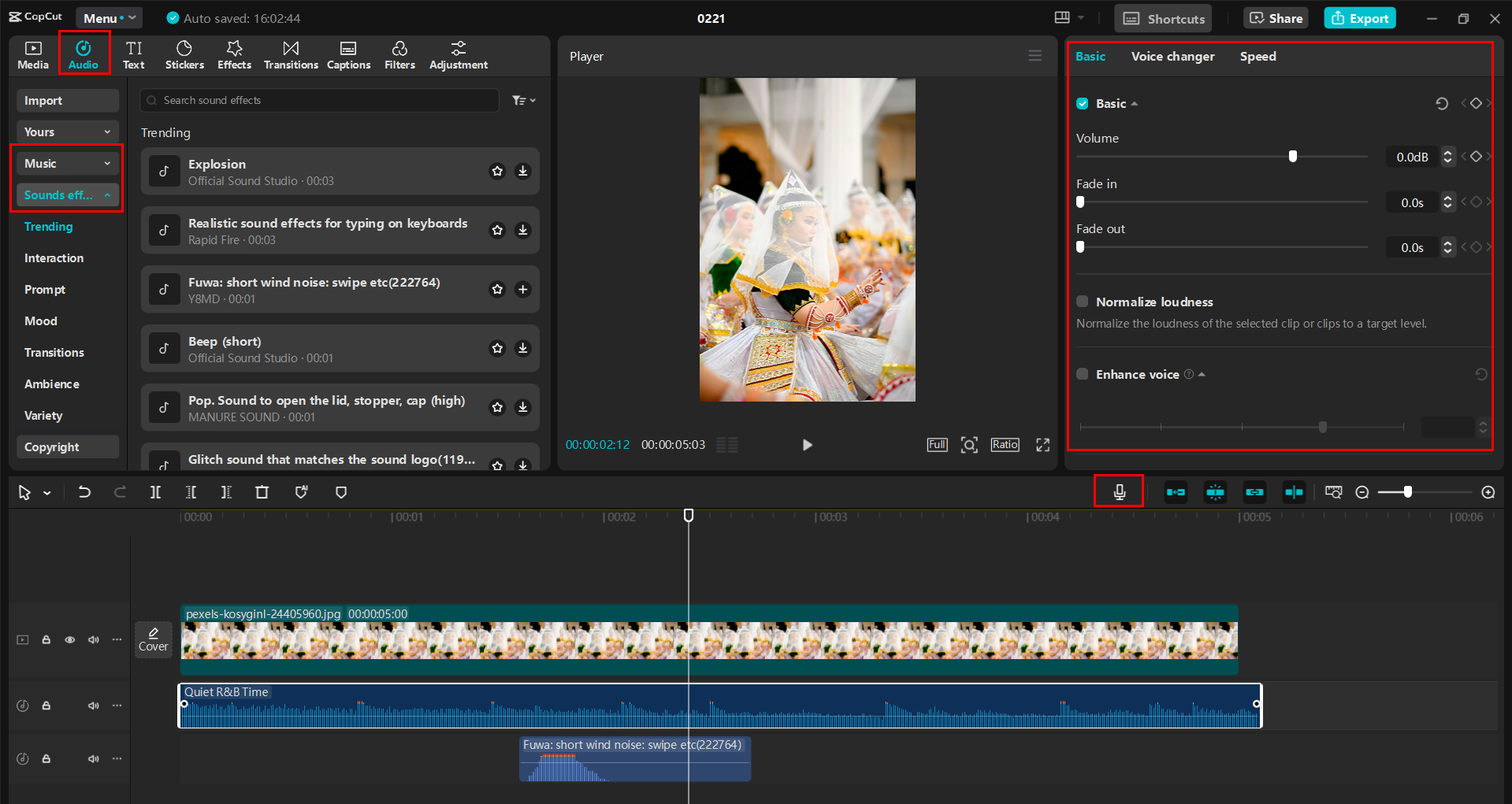 Antarmuka editor video desktop CapCut - menambahkan musik dan efek suara ke gulungan
