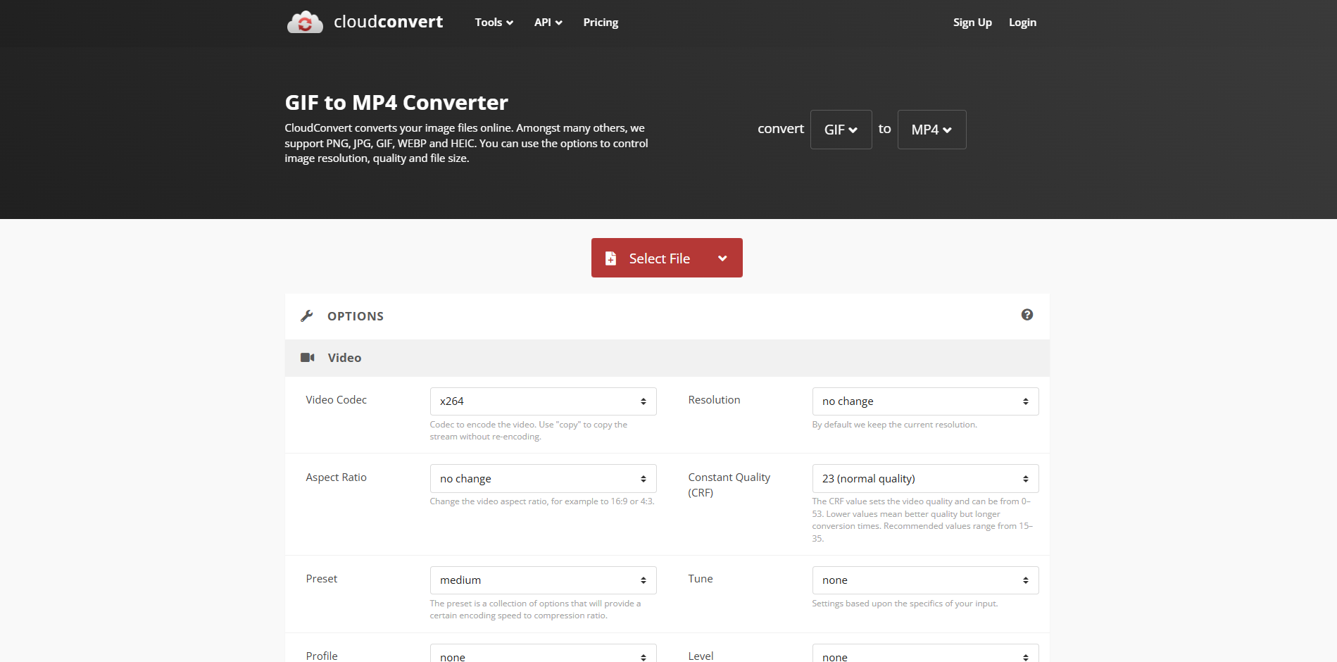Interfaz de CloudConvert: un GIF a creador de videos fácil de usar