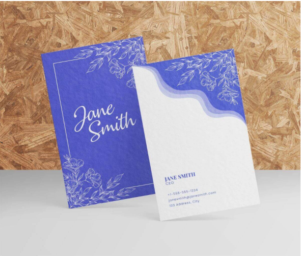 Feminine business card with pink tones and floral design