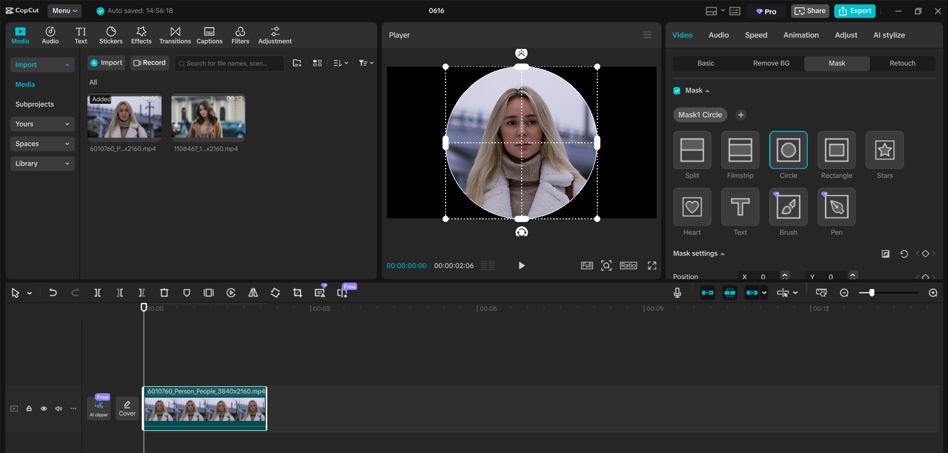Interface do editor de vídeo para desktop CapCut cortando a imagem para circular o perfil
