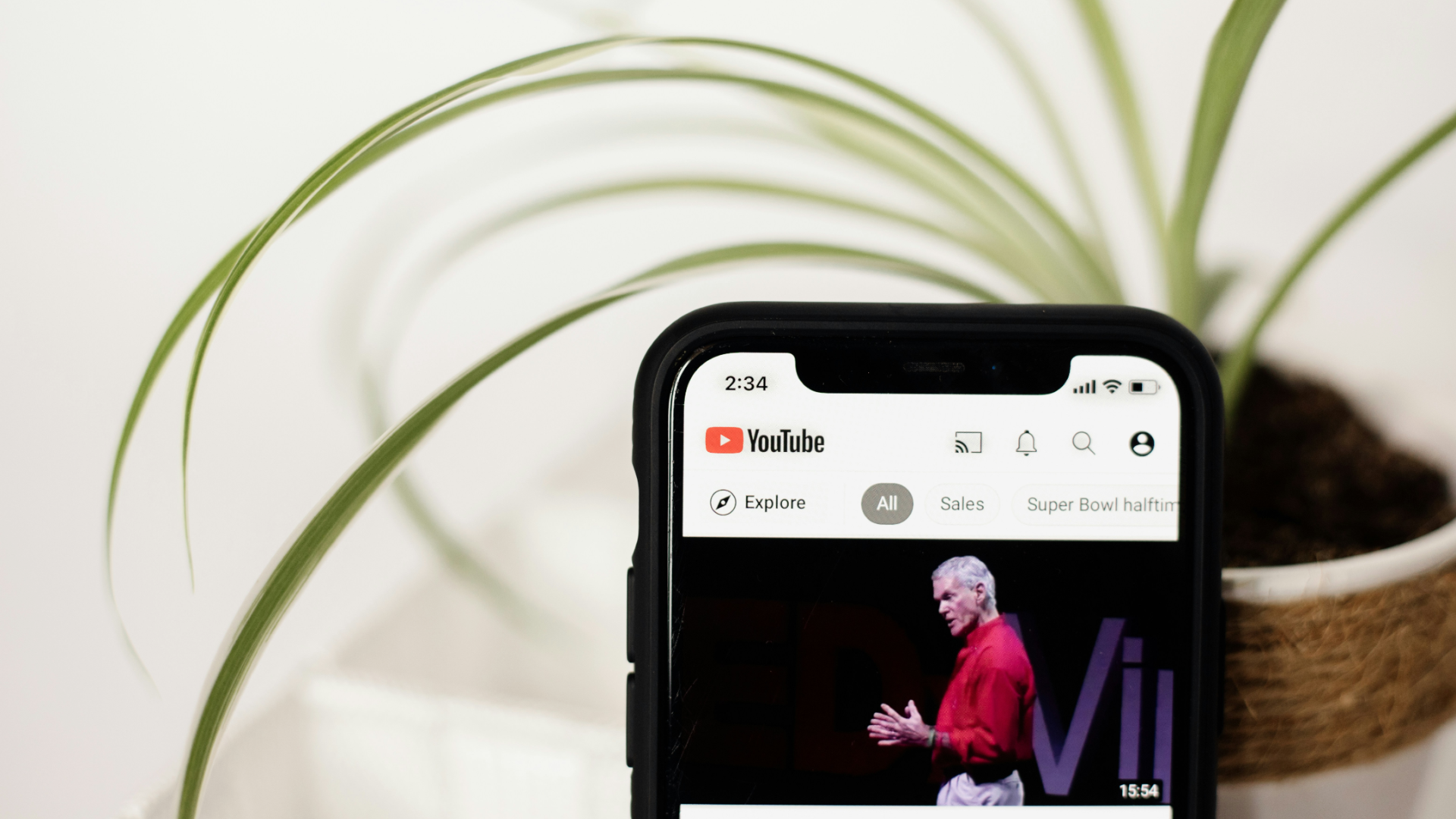 Haz que las descripciones de tus videos de YouTube sean atractivas con estos consejos esenciales.