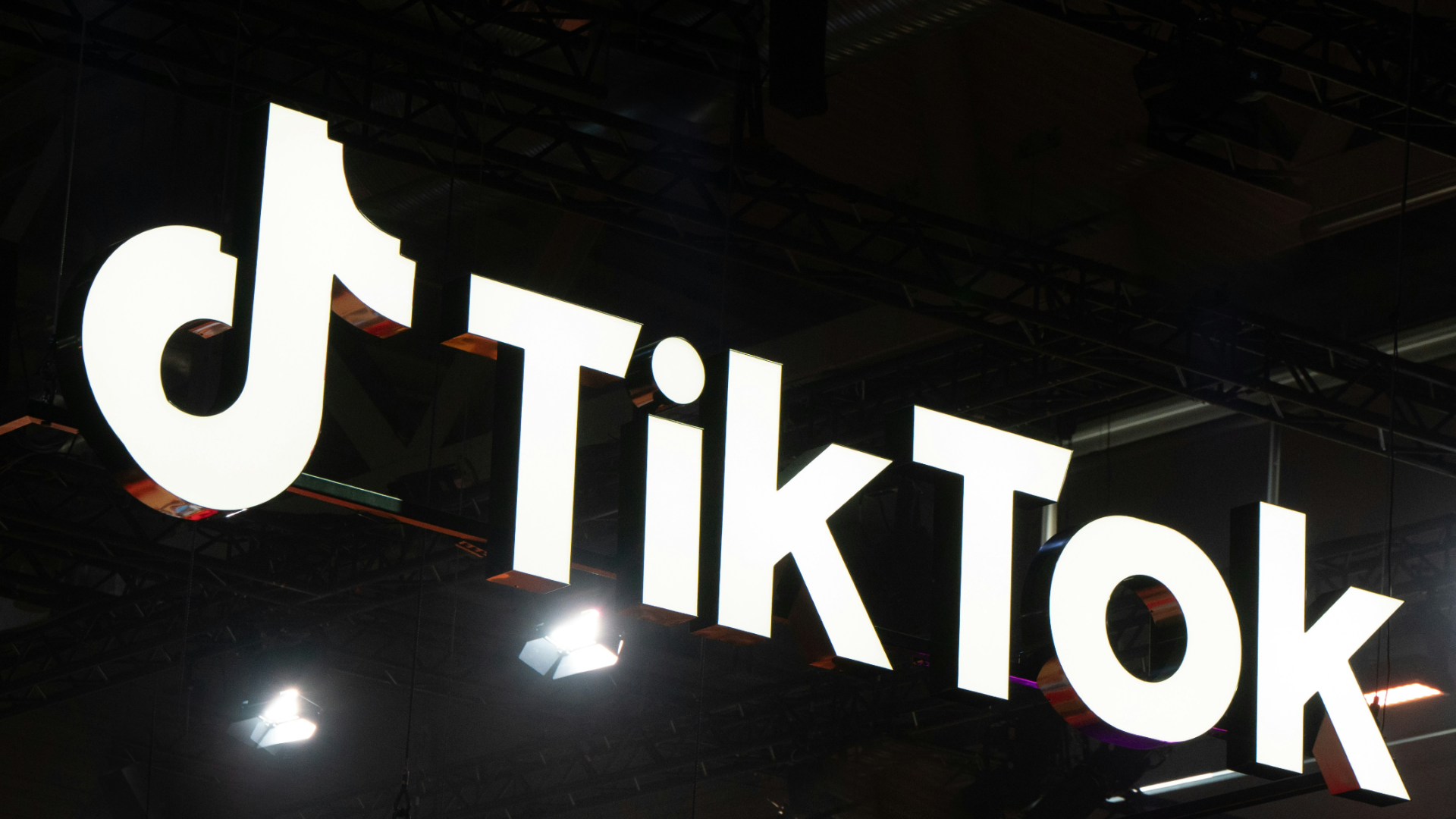 Using online video editors for TikTok content creation