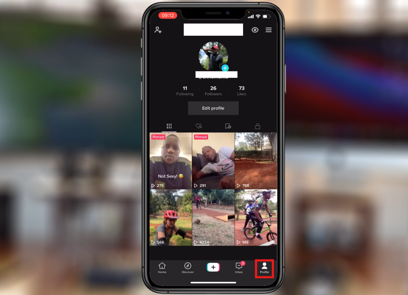 Accédez à votre profil et ouvrez une vidéo.