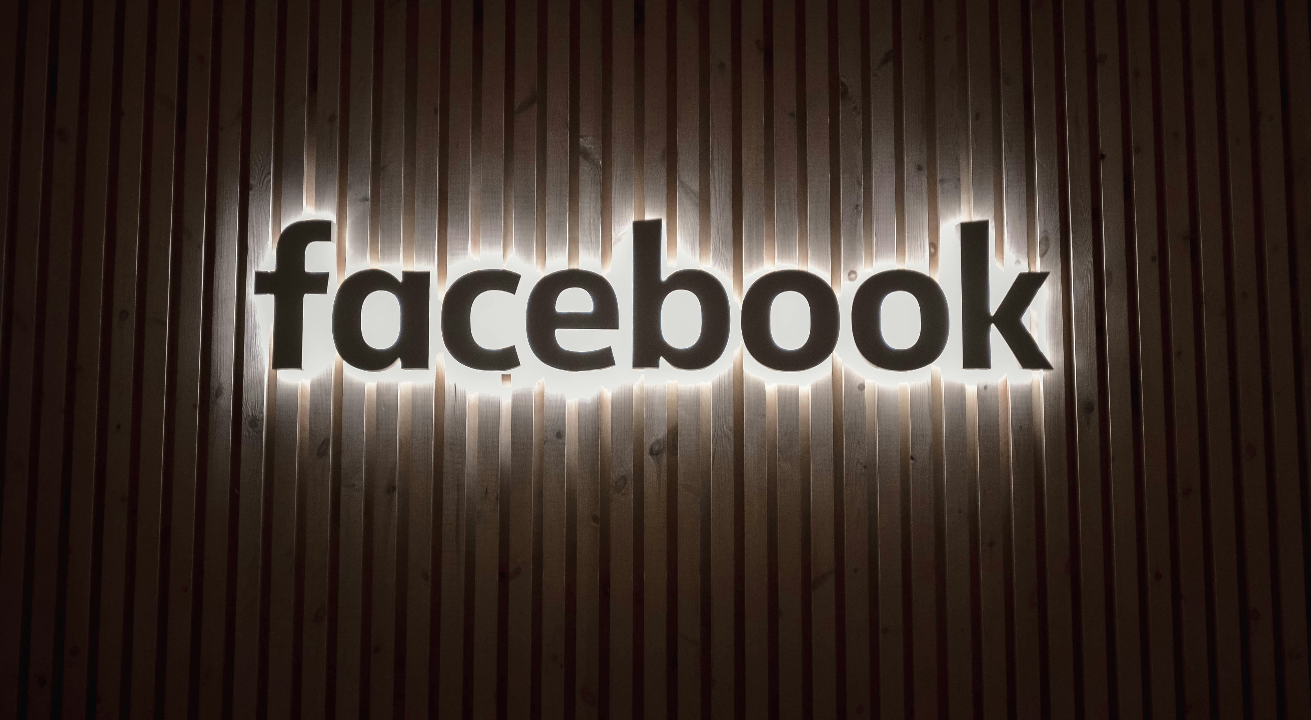 Gdzie sprzedawać produkty na Facebooku