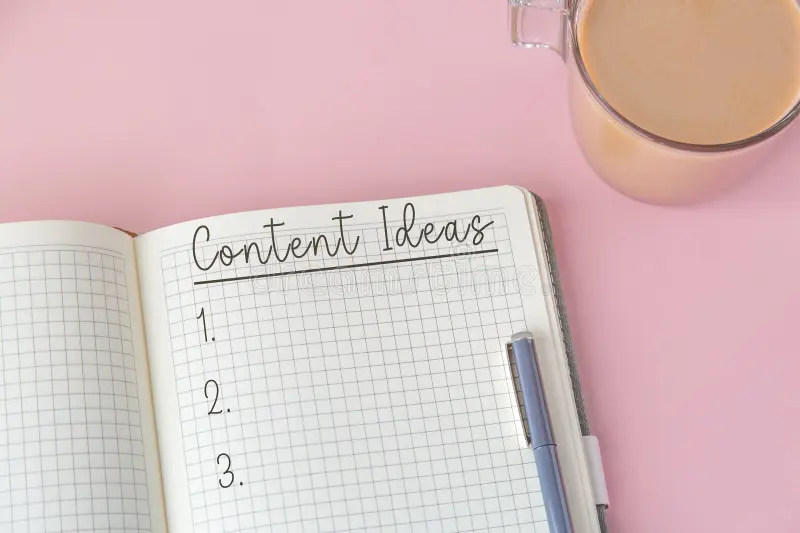 Caderno aberto com ideias de conteúdo para vlog